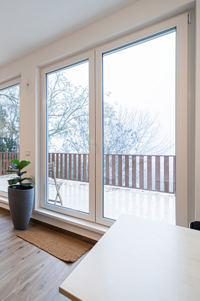 Műanyag nyíló erkélyajtó