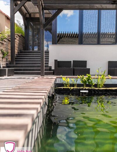 Antracit ablakok és teraszajtó Soroksáron modern kerti kiépítéssel