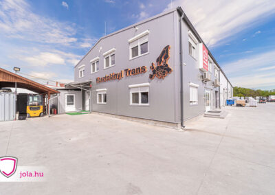 Modern homlokzati nyílászárók és garázskapu Hódmezővásárhelyen