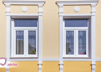 Gealan S8000 fehér ablakok díszes tokban Pápán
