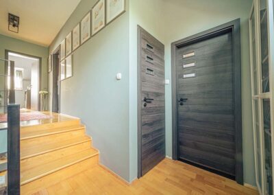 Gealan M9000 bejárati ajtó és belső ajtók Gödön, igényes felújítás