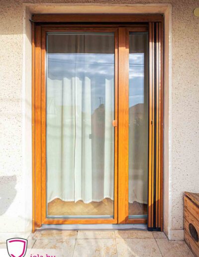 Kömmerling MD88 ablak aranytölgy kívül, fehér belül, ceglédi beépítés