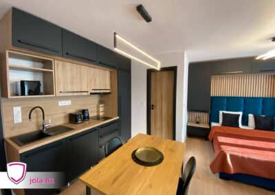 Taródi Ludas tölgy intarziás bejárati ajtó fekete ST CPL tokban Horvátország