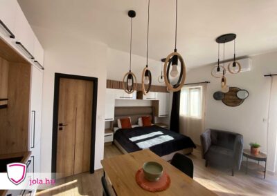 Taródi Ludas tölgy intarziás ajtó, fekete kerettel, horvátországi elhelyezés