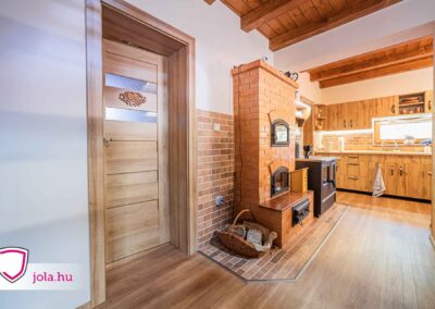 Ceglédi otthon Veka 76MD műanyag ablakokkal, DÜFA CM 671 színben