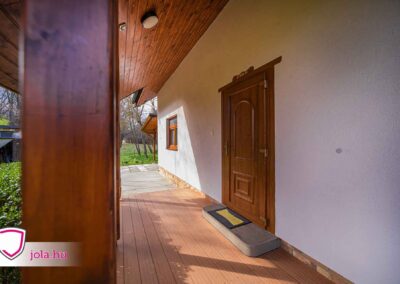 Veka 76MD ablakok DÜFA CM 671 színben, kültéri fa hatású teraszburkolat