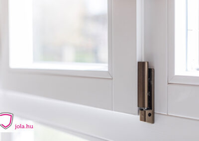 Fehér festett fa nyílászáró pántja, Rákospalota, Budapest