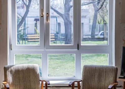 Festett fa nyílászárók Cogito Alapítvány Rákospalota