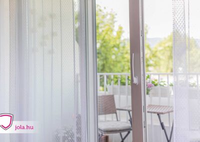 Smoovio toló erkélyajtó Újpesten, kinyitva a teraszra