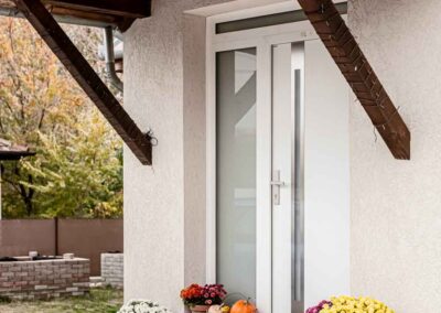 Fehér Acél Plus Wels bejárati ajtó, üvegbetét, Fót