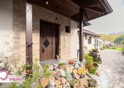 Őcsényi ház bejárati ajtaja és ablakai JOLA Szekszárdtól