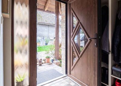 Őcsényi ház új bejárati ajtaja és üveg ablaka JOLA Szekszárdtól