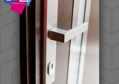 Zrínyi 1 bejárati ajtó mocsári tölgy színben, Pasa kilinccsel, Nagykanizsán