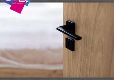 Thury 5 Acél Plus bejárati ajtó, dió színben, fekete kilinccsel, Nagykanizsa