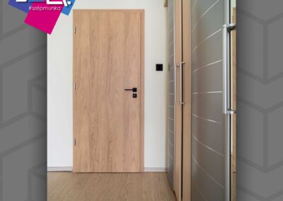 Thury 5 Acél Plus bejárati ajtó dió színben, fekete kilinccsel, Nagykanizsa