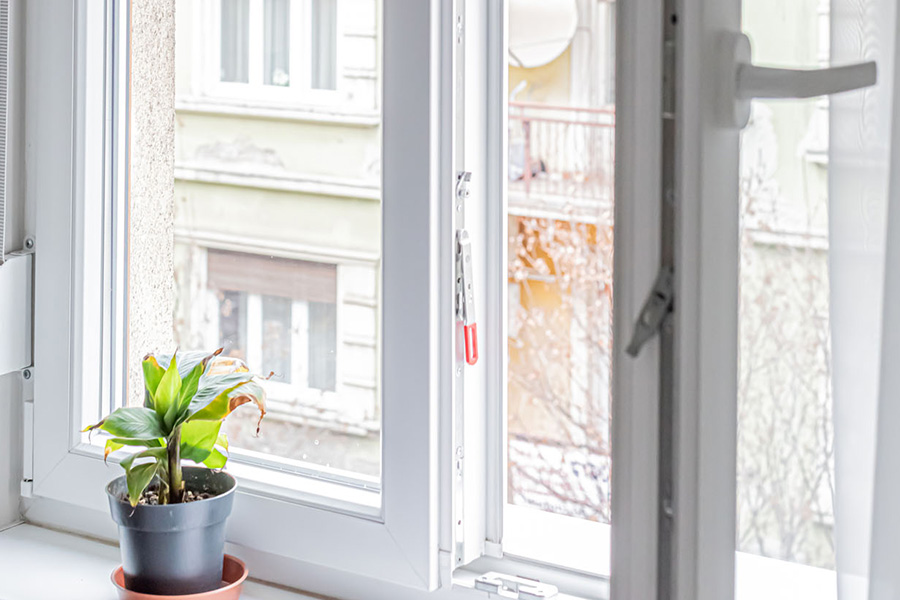 Műanyag bejárati ajtók