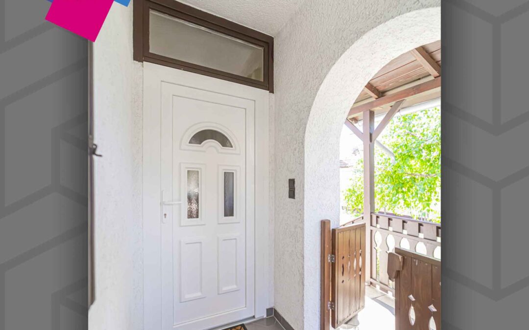 Europa 3 műanyag bejárati ajtó – ceglédi munkánk