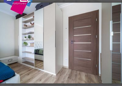 Dió színű beltéri ajtó és szekrény beépítve Paks