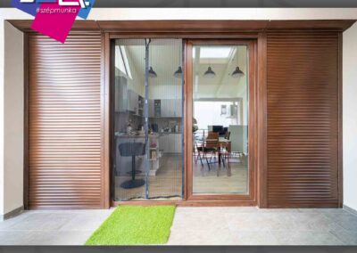 Paksi toló-bukó erkélyajtó dió színben, szúnyoghálóval