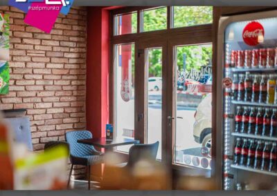 Kömmerling 76AD bejárati ajtó és portál, dió színben, Paks