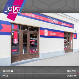 Kömmerling bejárati ajtó és portál, dió színben, JOLA Paks kirakattal
