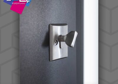 Delta Special 68S bejárati ajtó kilincse Kaposváron, antracit ajtólapon