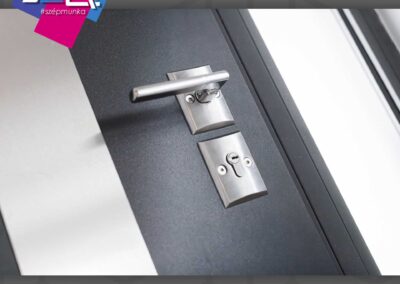 Delta Special 68S antracit bejárati ajtó kilincse Kaposváron, modern dizájnnal