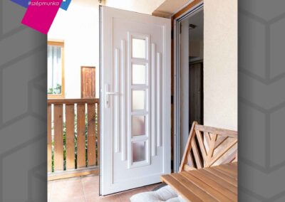 Gealan Linear bejárati ajtó, kívül aranytölgy, belül fehér, Győr