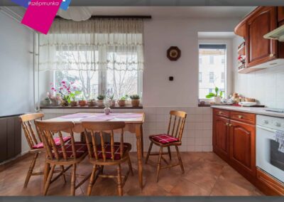 Gealan Linear ablak antracit redőnnyel és dió könyöklővel, konyhai sarok Győrben