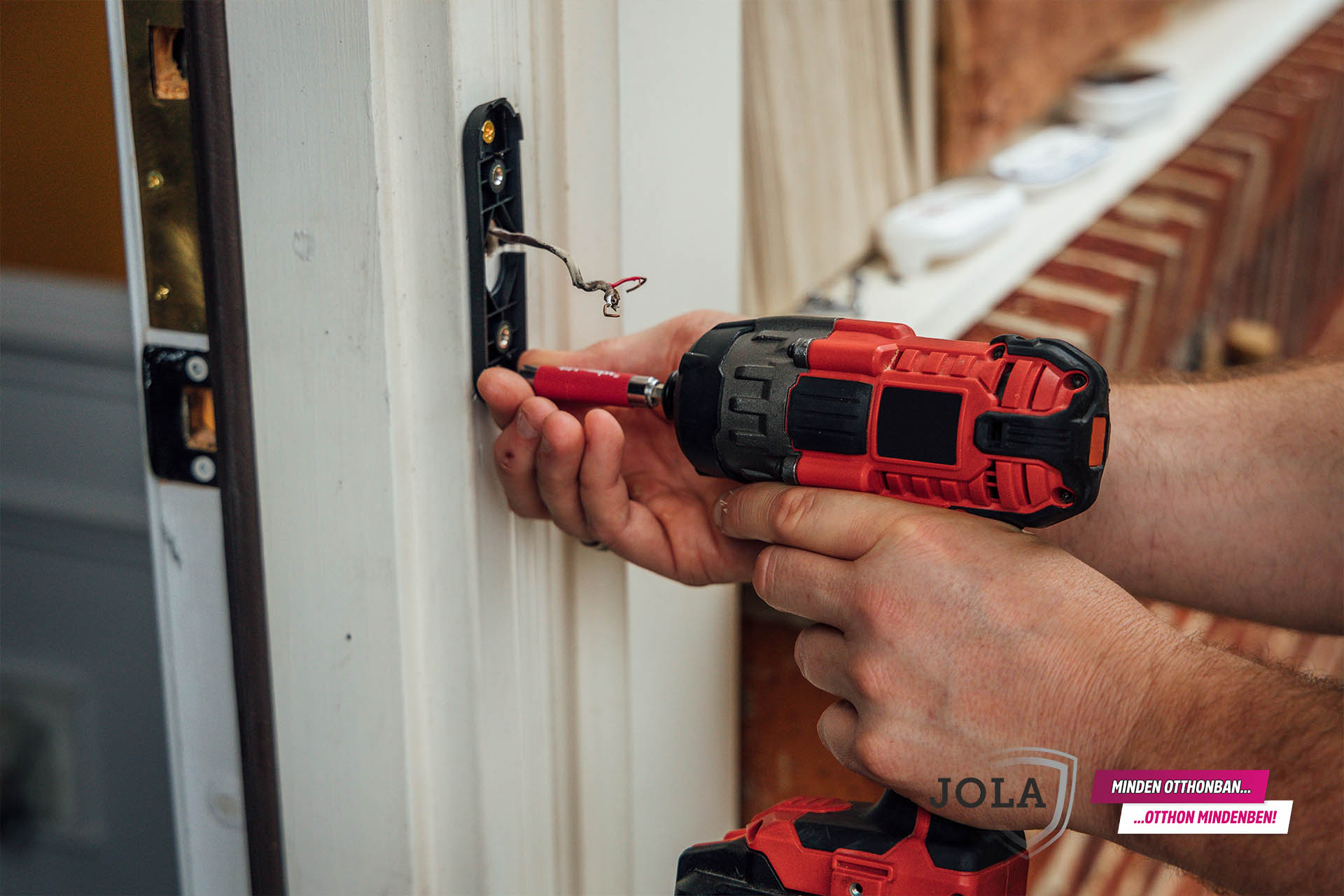 Bejárati ajtók karbantartása