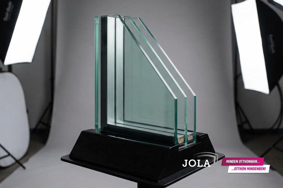 Főszereplő - háromrétegű nyílászáró üvegezés