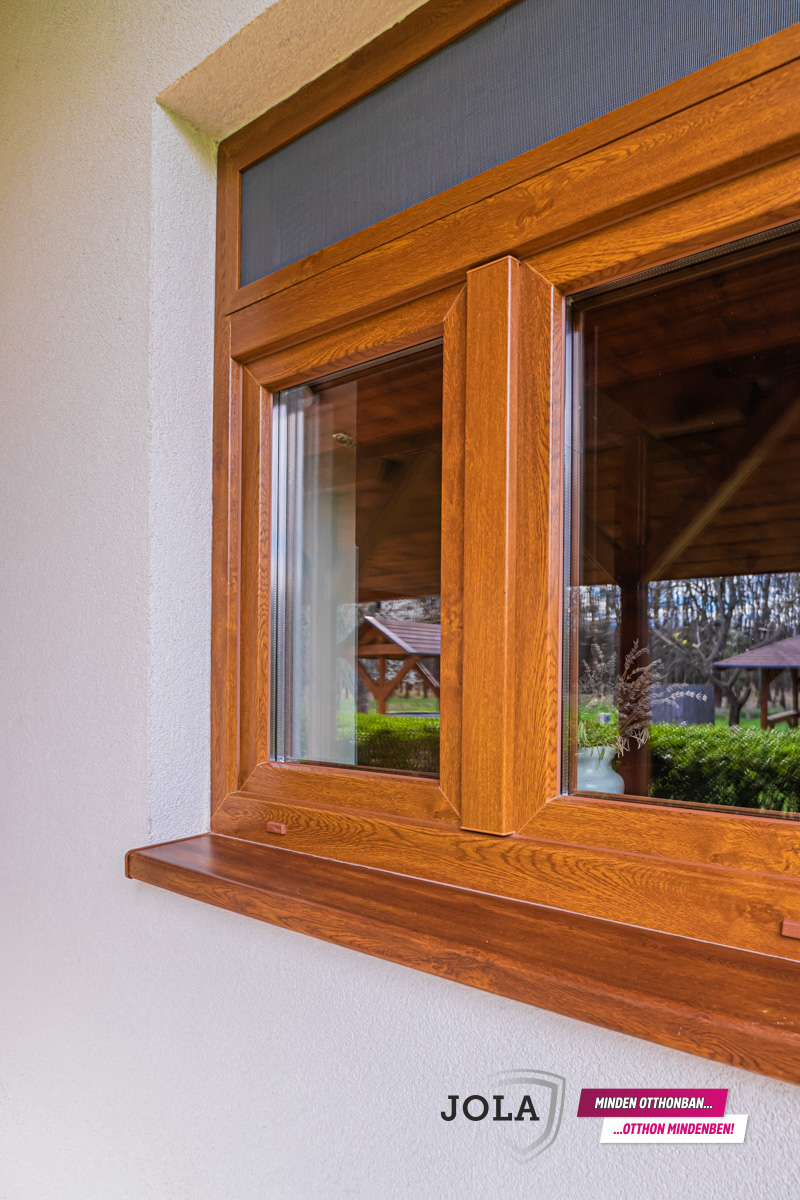 Színes melegperemes műanyag ablak