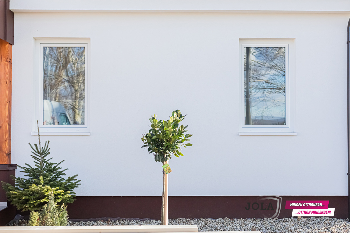 Műanyag ablak műanyag párkánnyal