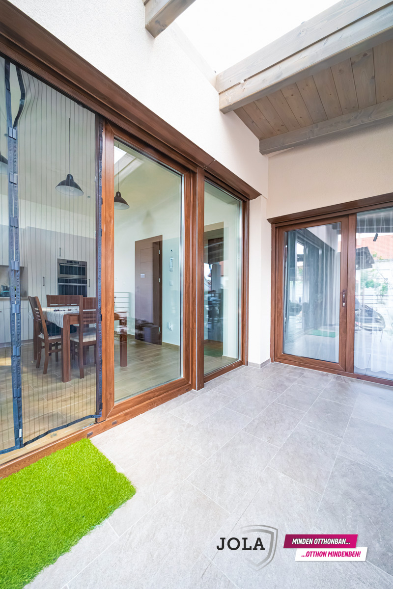 Erkélyajtó, fix ablak sorolóval