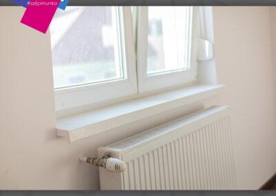 Fehér műanyag ablakpárkány és radiátor Székesfehérvár JOLA kivitelezésben