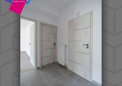 LINDOSZ Z típusú beltéri ajtó chromix fehér színben, fekete intarziával, Székesfehérvár