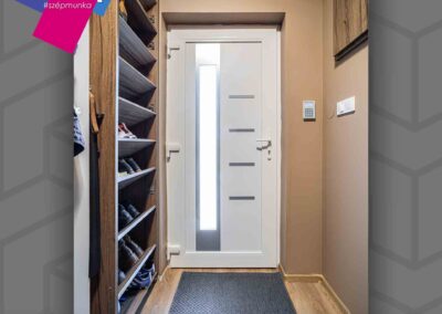 Fehér üveges műanyag bejárati ajtó Szigethalmon