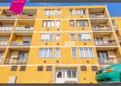 Szombathelyi műanyag redőny beépítés külső tokkal, fehér színben