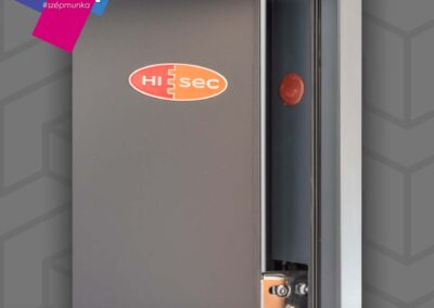HiSec acél bejárati ajtó modern antracit szürke színben, győri kivitelezés