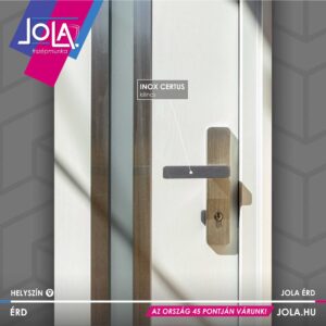 Fehér műanyag bejárati ajtó faerezetes betéttel és inox Certus kilinccsel, Érd